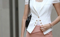 清纯校花第一夜献身老板